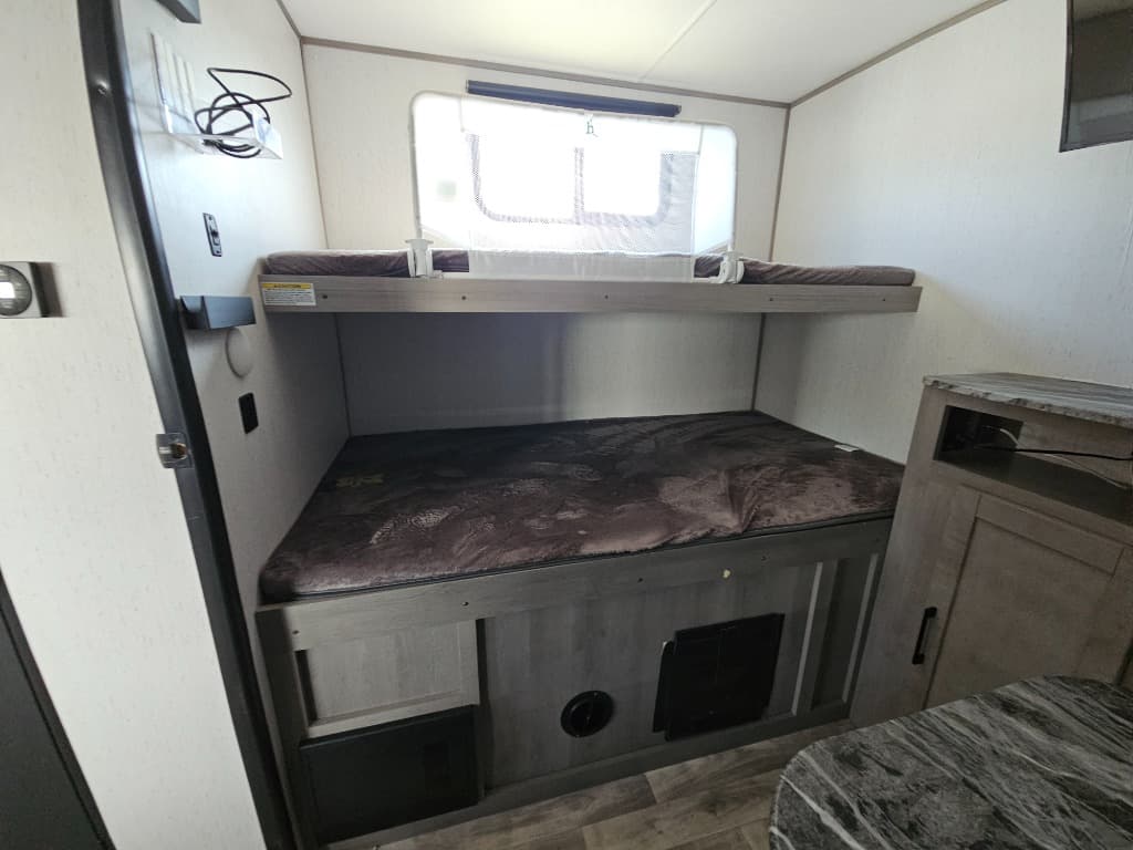 2022 Dutchmen 2022 Dutchmen Kodiak Ultra-Lite - thumbnail 34