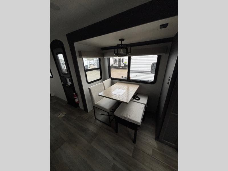 2025 Venture RV 2025 Venture RV SportTrek Touring Edition - thumbnail 4