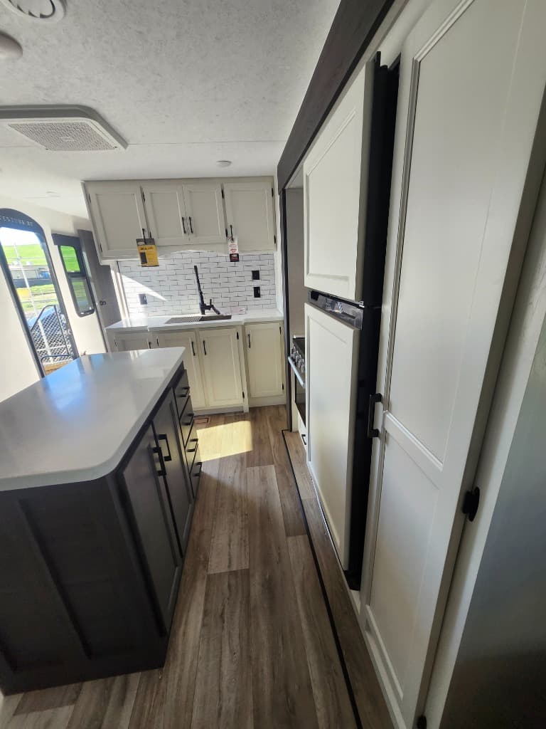 2025 Venture RV 2025 Venture RV SportTrek Touring Edition - thumbnail 24