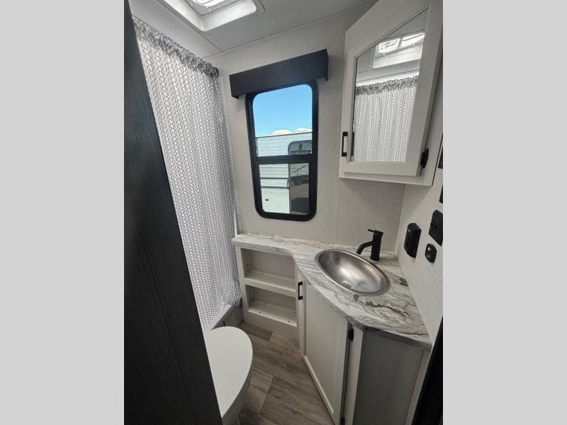 2025 Venture RV 2025 Venture RV SportTrek - thumbnail 9