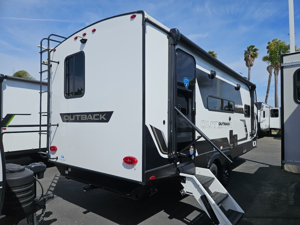 2025 Keystone RV 2025 Keystone RV Outback - thumbnail 3