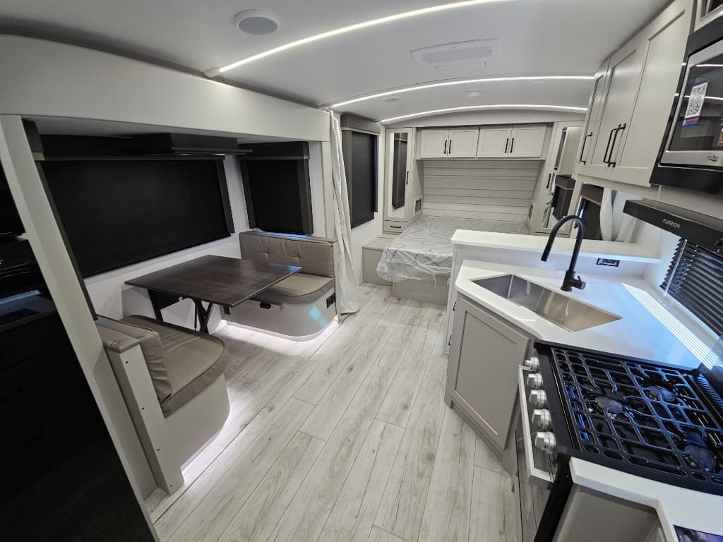 2025 Keystone RV 2025 Keystone RV Outback - thumbnail 7