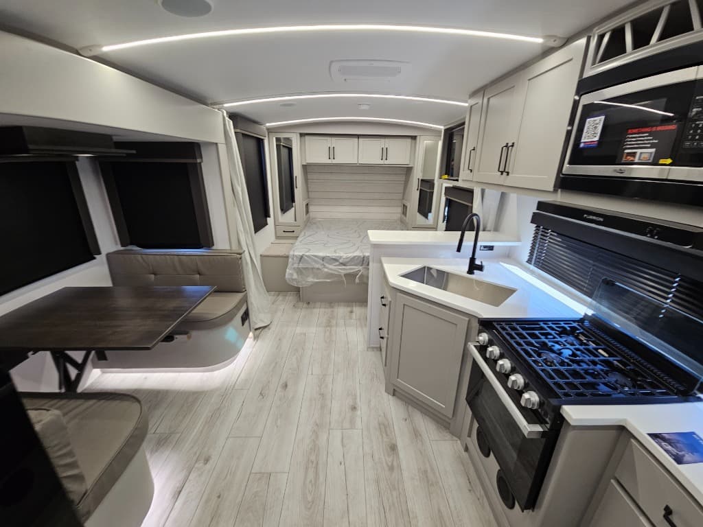 2025 Keystone RV 2025 Keystone RV Outback - thumbnail 8