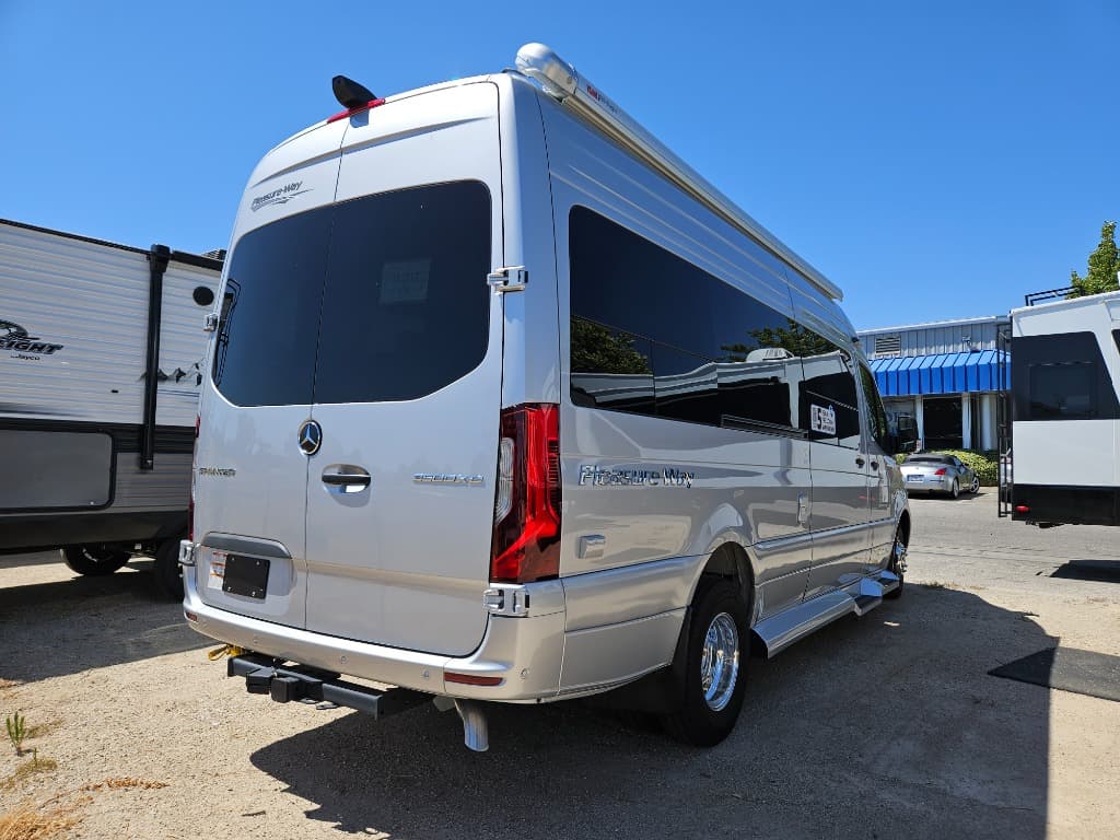 2025 Pleasure-Way 2025 Pleasure-Way Plateau - thumbnail 3