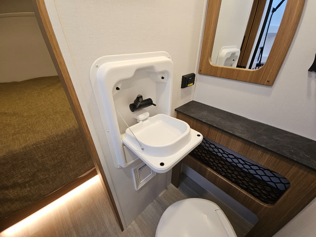 2026 Keystone RV 2026 Keystone RV Reign - thumbnail 35