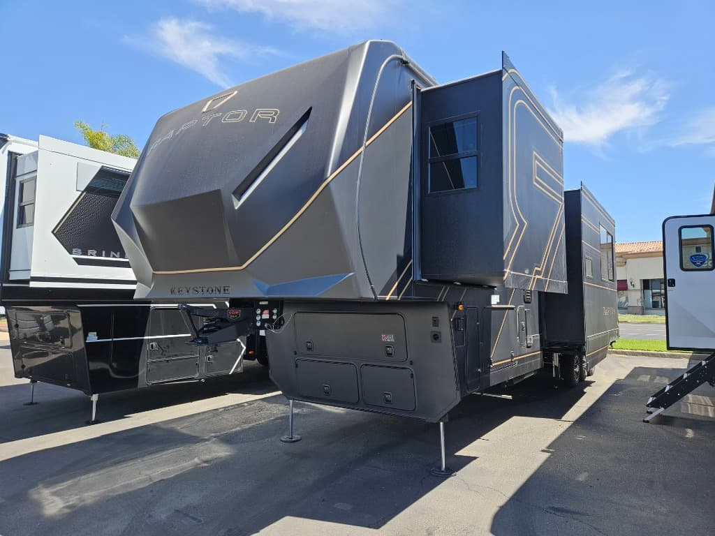 2026 Keystone RV 2026 Keystone RV Raptor - thumbnail 6