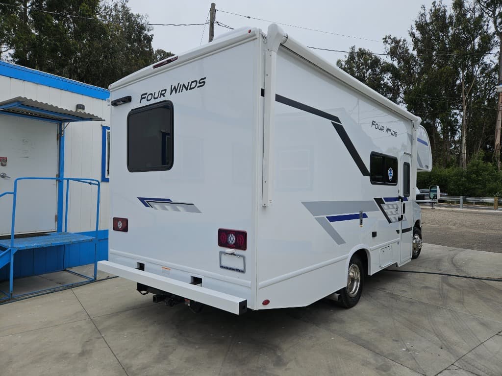 2026 Thor Motor Coach 2026 Thor Motor Coach Four Winds - thumbnail 2