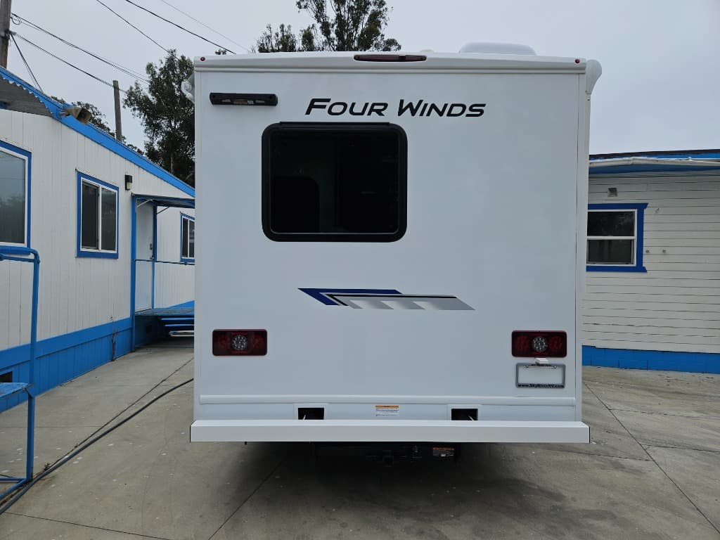 2026 Thor Motor Coach 2026 Thor Motor Coach Four Winds - thumbnail 3