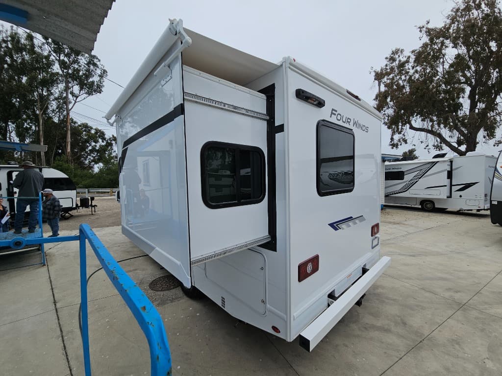 2026 Thor Motor Coach 2026 Thor Motor Coach Four Winds - thumbnail 4