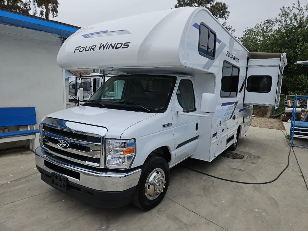 2026 Thor Motor Coach 2026 Thor Motor Coach Four Winds - thumbnail 5