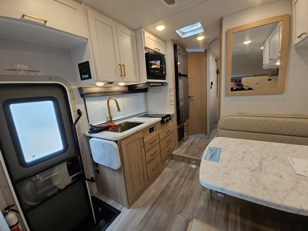 2026 Thor Motor Coach 2026 Thor Motor Coach Four Winds - thumbnail 8