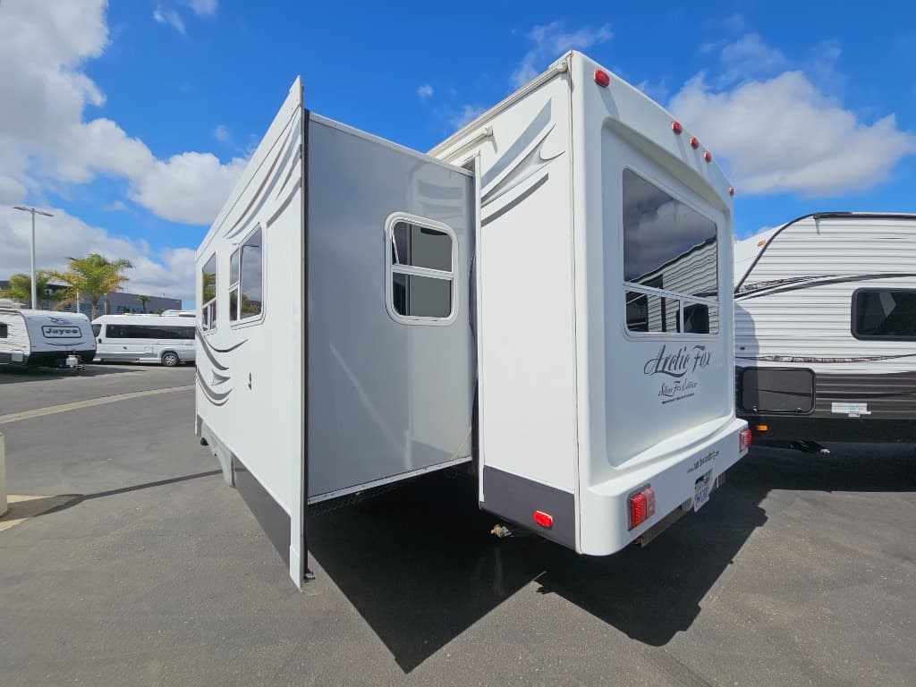 2014 Northwood 2014 Northwood Artic Fox Silver Fox - thumbnail 4