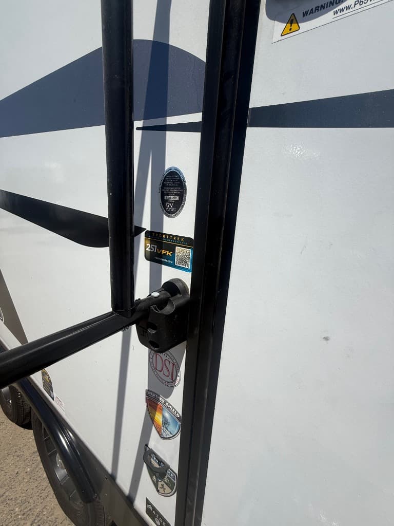 2026 Venture RV 2026 Venture RV SportTrek - thumbnail 5