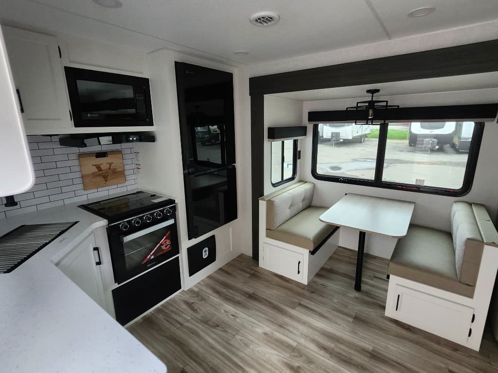 2026 Venture RV 2026 Venture RV SportTrek Touring Edition - thumbnail 14