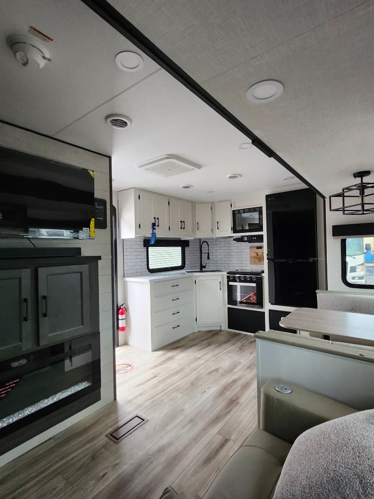 2026 Venture RV 2026 Venture RV SportTrek Touring Edition - thumbnail 29