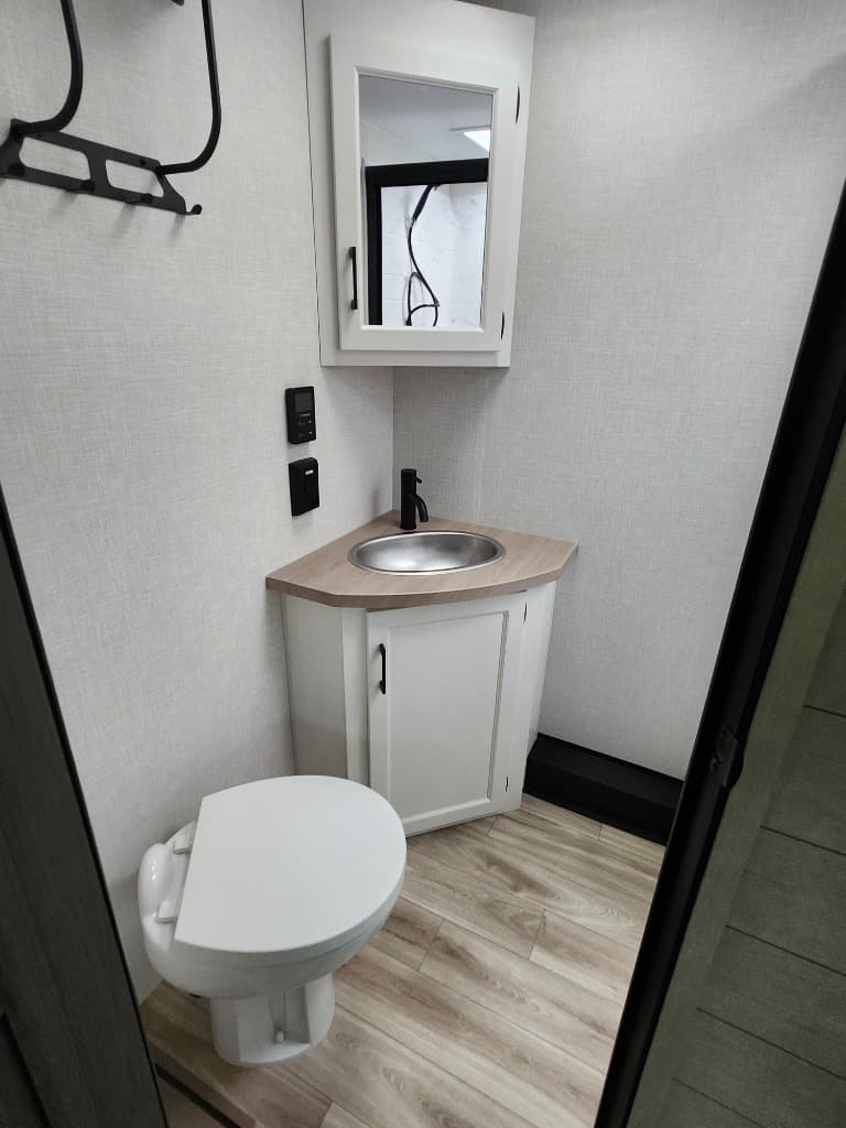 2026 Venture RV 2026 Venture RV SportTrek Touring Edition - thumbnail 30