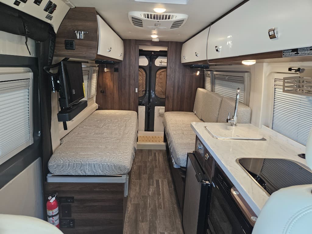 2025 Winnebago 2025 Winnebago Travato - thumbnail 11