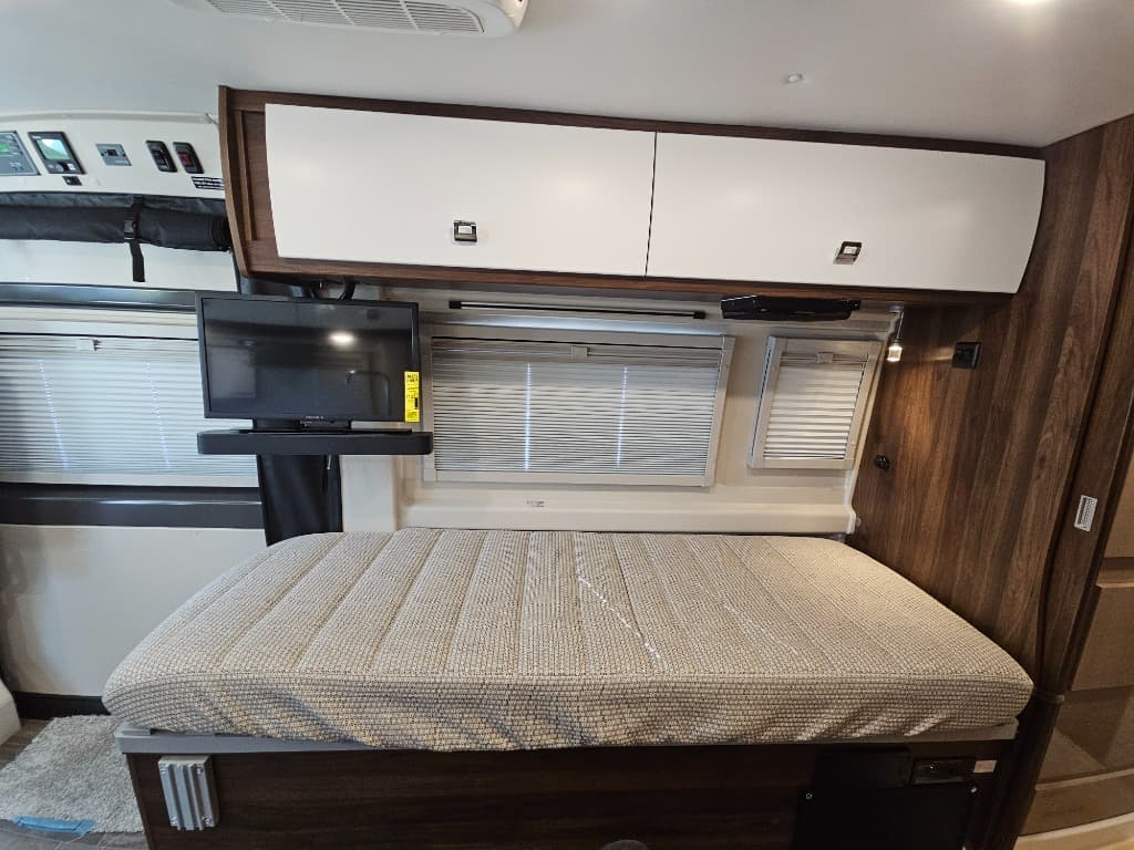 2025 Winnebago 2025 Winnebago Travato - thumbnail 19