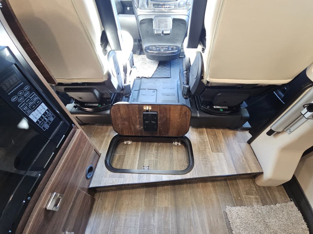 2025 Winnebago 2025 Winnebago Travato - thumbnail 40