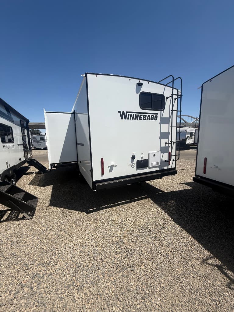 2026 Winnebago 2026 Winnebago Thrive - thumbnail 4