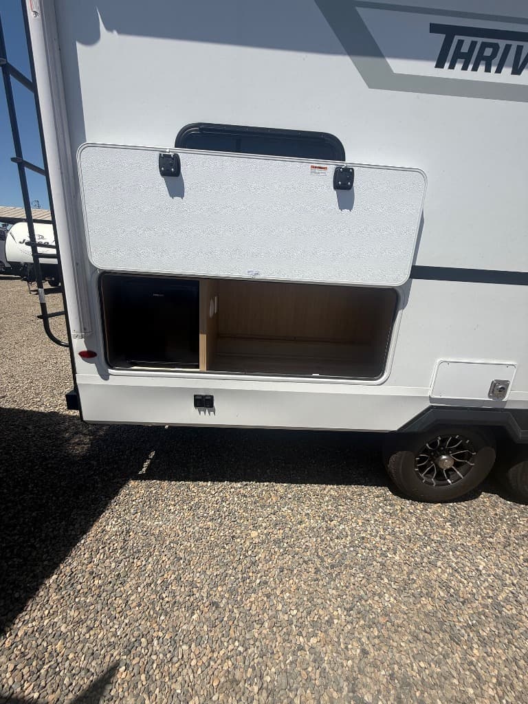 2026 Winnebago 2026 Winnebago Thrive - thumbnail 5