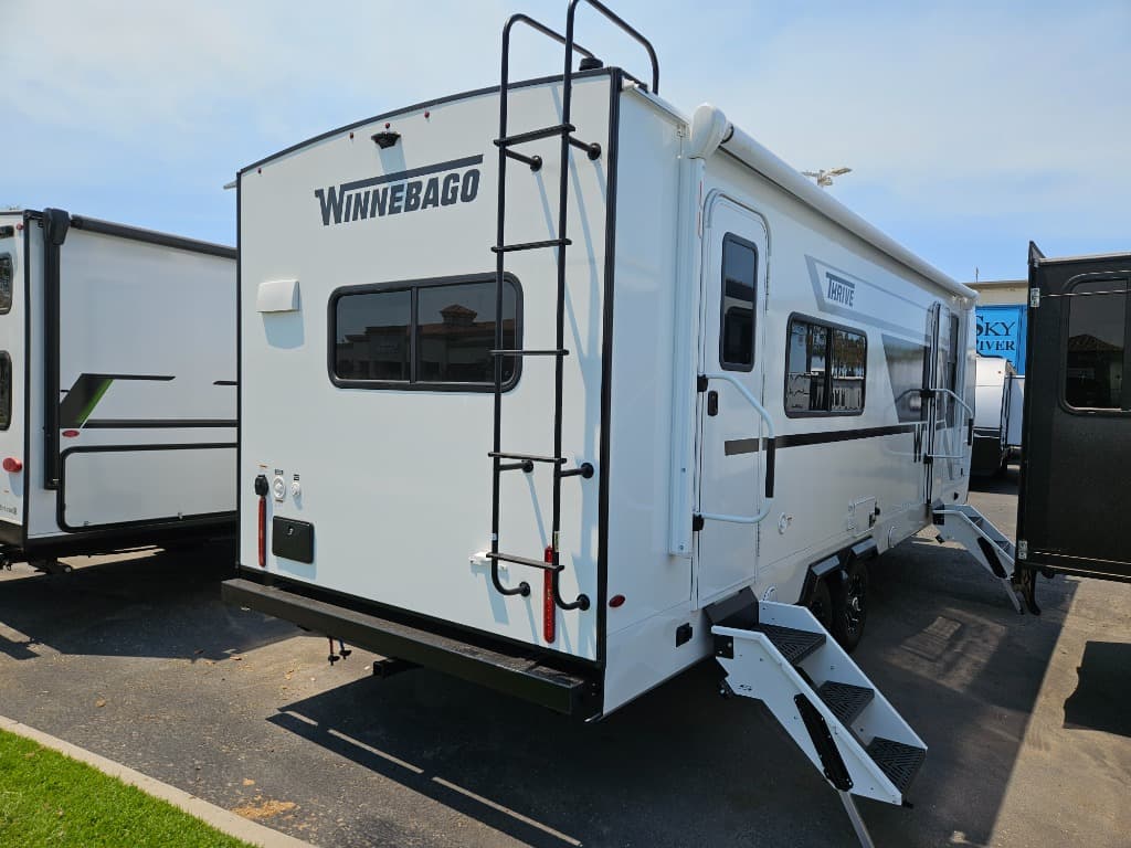 2026 Winnebago 2026 Winnebago Thrive - thumbnail 3