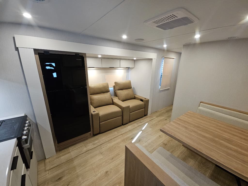 2026 Winnebago 2026 Winnebago Thrive - thumbnail 8