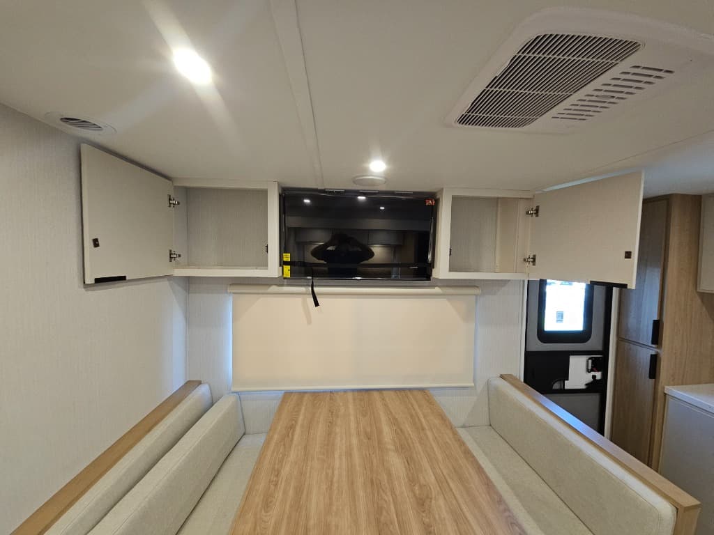 2026 Winnebago 2026 Winnebago Thrive - thumbnail 12