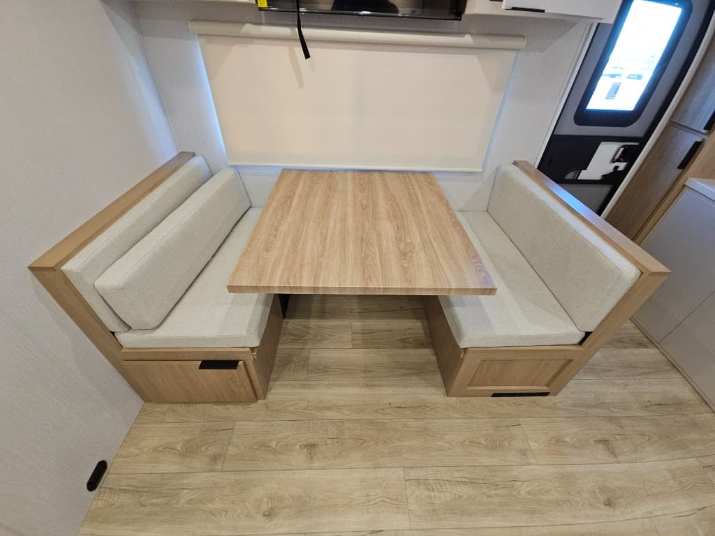 2026 Winnebago 2026 Winnebago Thrive - thumbnail 13