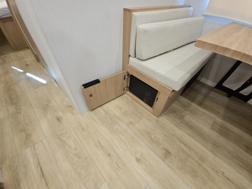 2026 Winnebago 2026 Winnebago Thrive - thumbnail 14