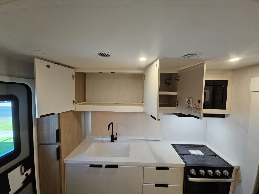 2026 Winnebago 2026 Winnebago Thrive - thumbnail 17