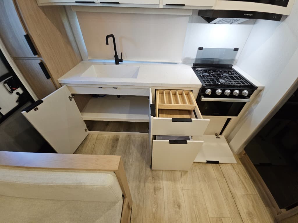 2026 Winnebago 2026 Winnebago Thrive - thumbnail 22