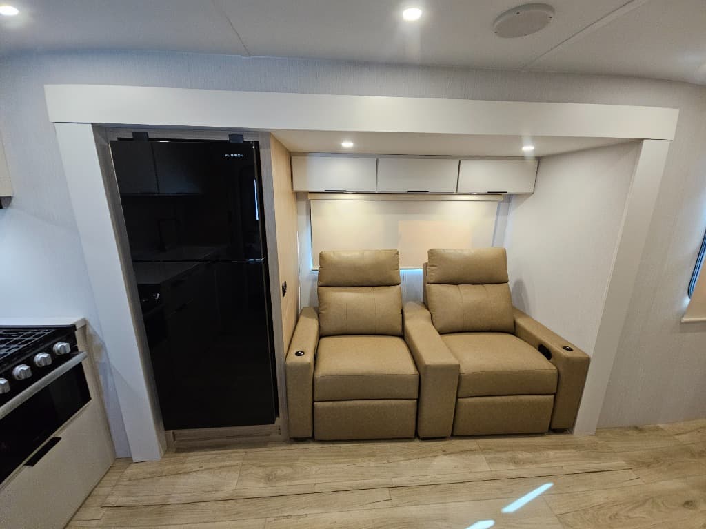 2026 Winnebago 2026 Winnebago Thrive - thumbnail 23