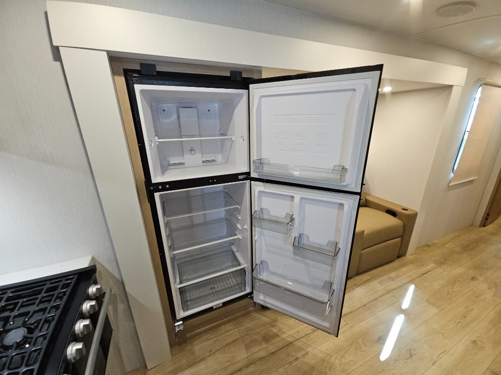 2026 Winnebago 2026 Winnebago Thrive - thumbnail 24