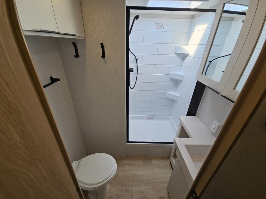 2026 Winnebago 2026 Winnebago Thrive - thumbnail 28