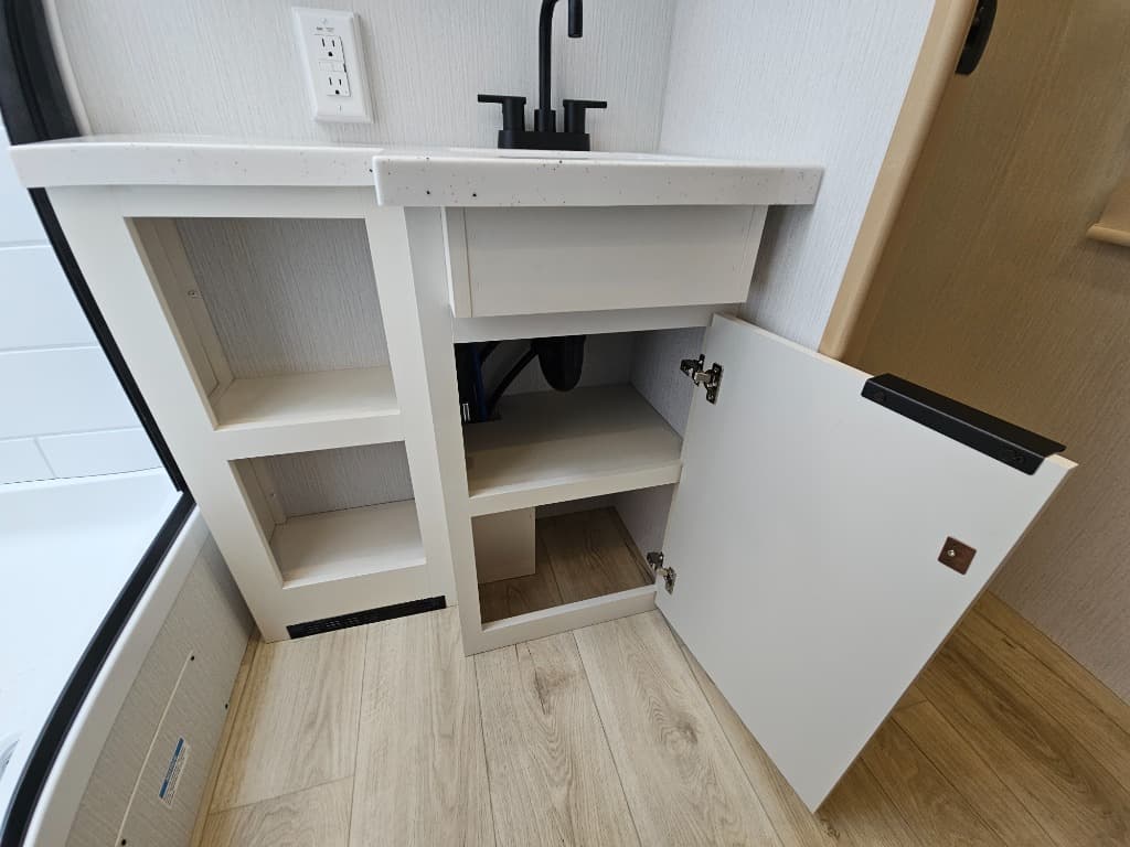 2026 Winnebago 2026 Winnebago Thrive - thumbnail 36