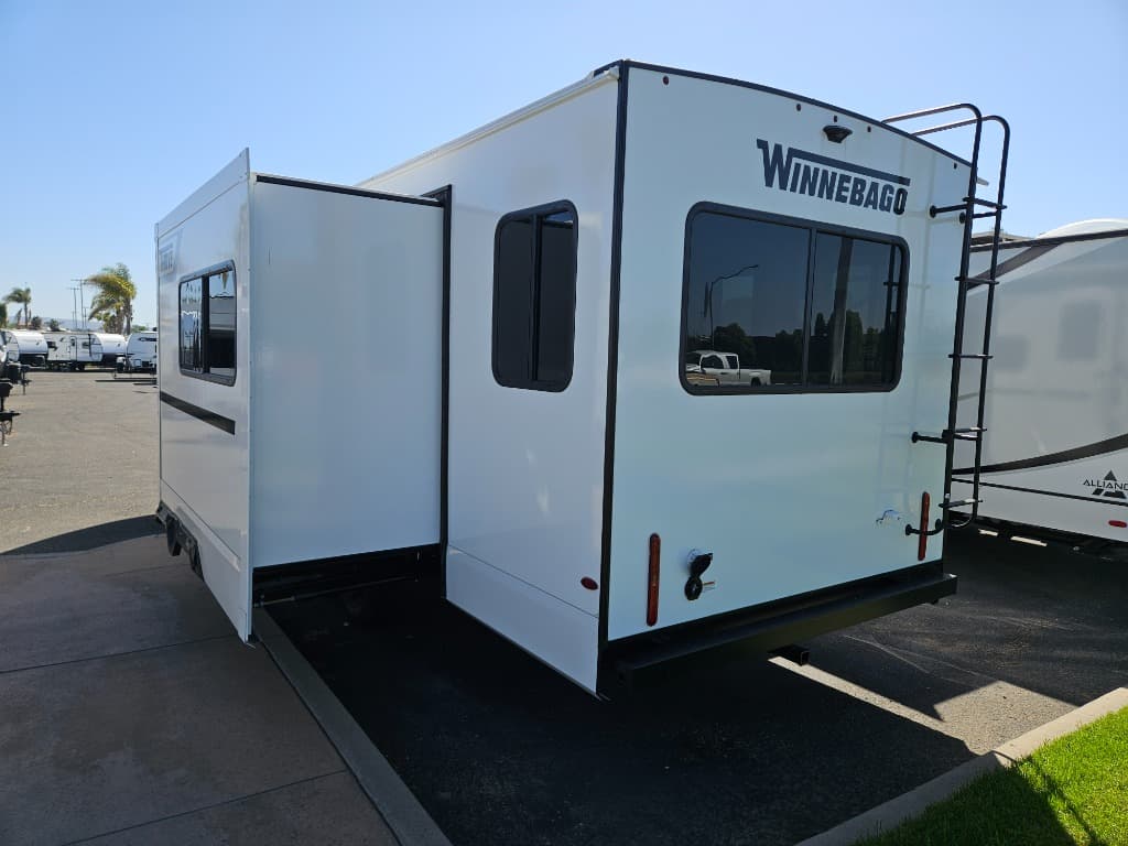 2026 Winnebago 2026 Winnebago Thrive - thumbnail 5