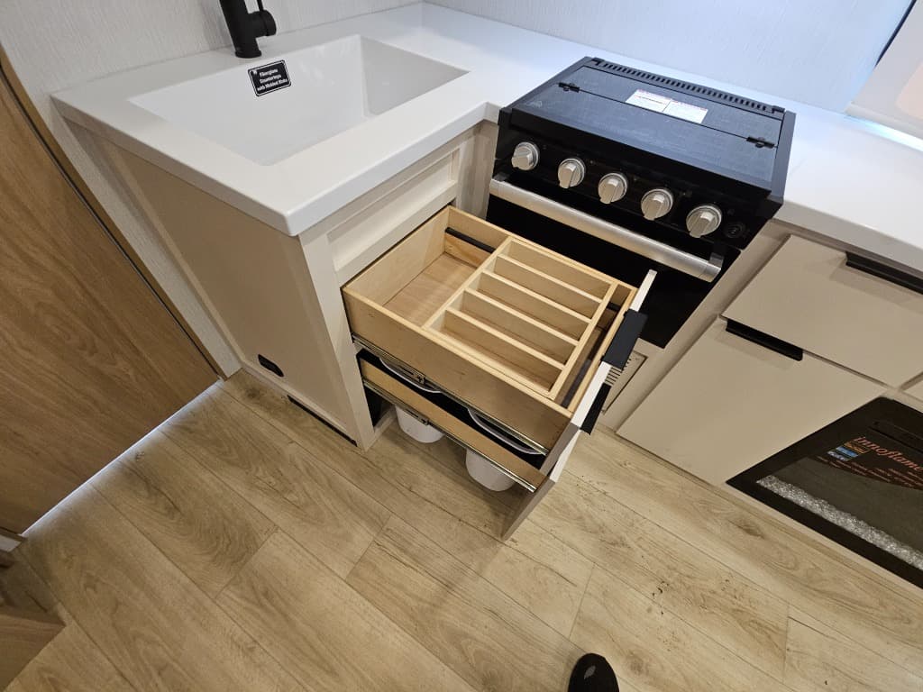 2026 Winnebago 2026 Winnebago Thrive - thumbnail 40