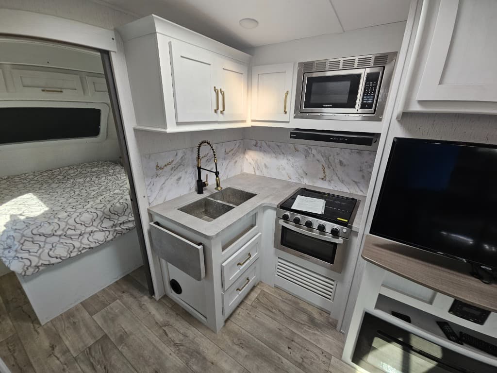 2022 Dutchmen 2022 Dutchmen Astoria - thumbnail 12