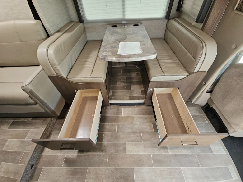 2022 Thor Motor Coach 2022 Thor Motor Coach Chateau - thumbnail 11