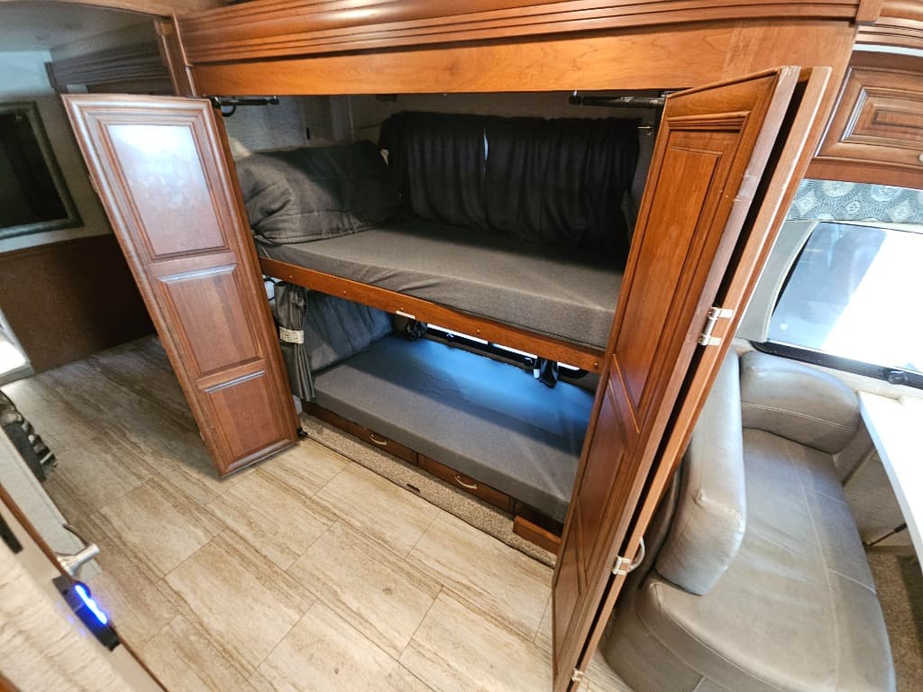 2019 Forest River 2019 Forest River Legacy SR - thumbnail 24