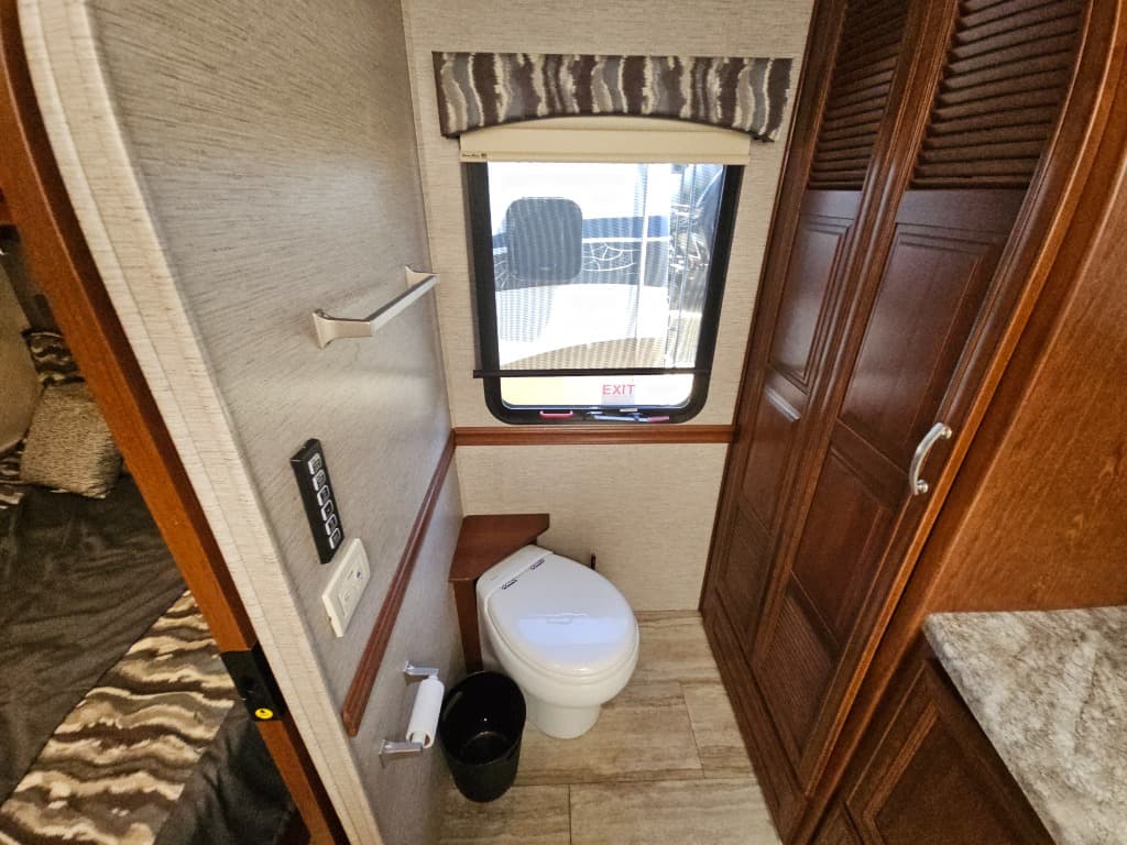 2019 Forest River 2019 Forest River Legacy SR - thumbnail 39