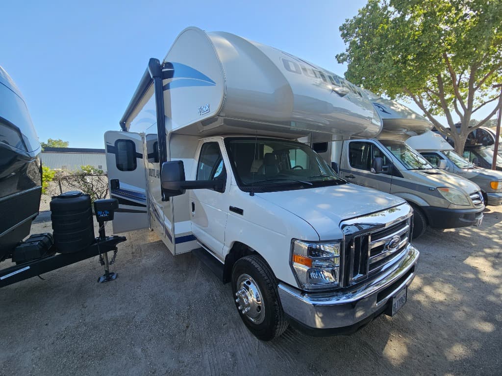 2019 Thor Motor Coach Outlaw 29J
