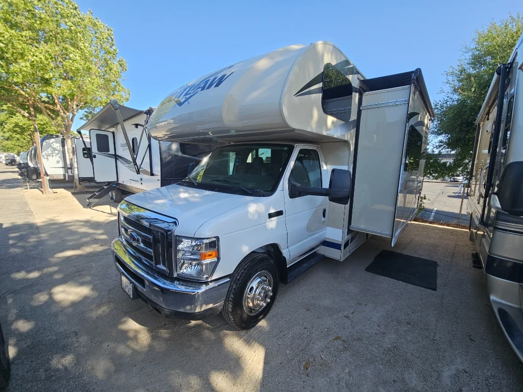 2019 Thor Motor Coach 2019 Thor Motor Coach Outlaw - thumbnail 3