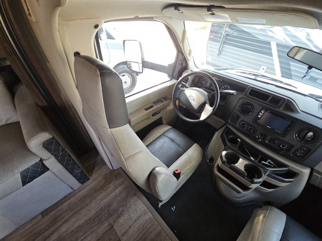 2019 Thor Motor Coach 2019 Thor Motor Coach Outlaw - thumbnail 8