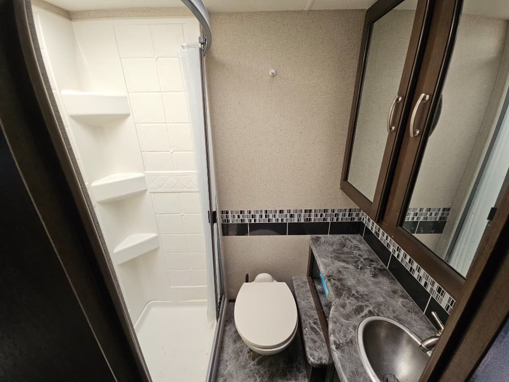 2019 Thor Motor Coach 2019 Thor Motor Coach Outlaw - thumbnail 14