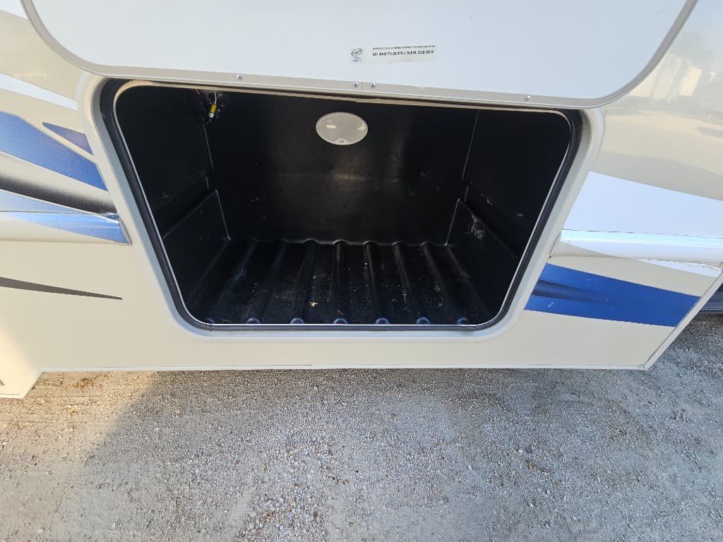 2019 Thor Motor Coach 2019 Thor Motor Coach Outlaw - thumbnail 21