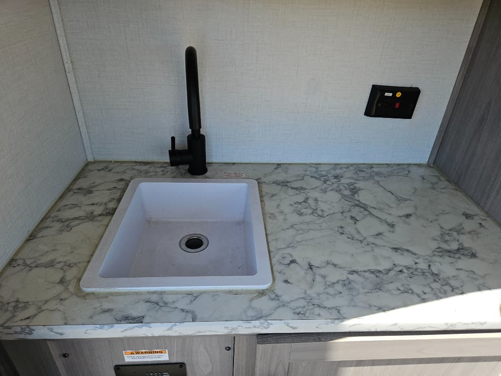 2023 Dutchmen 2023 Dutchmen Coleman Rubicon 1200 Series - thumbnail 9