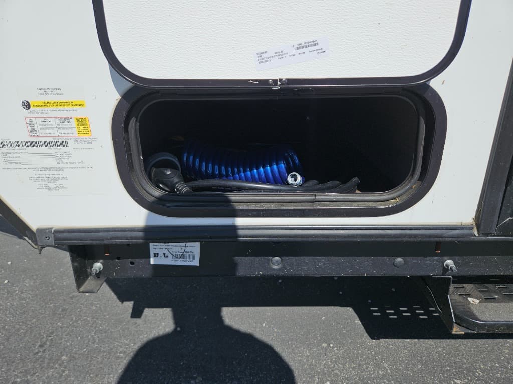 2023 Dutchmen 2023 Dutchmen Coleman Rubicon 1200 Series - thumbnail 12