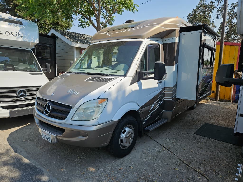 2011 Winnebago 2011 Winnebago View Profile - thumbnail 5